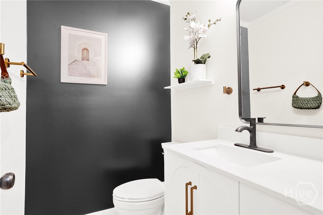 138 Mercer Road Savannah, GA 31411 - Photo 10 of 26 Half Bathroom / Guest Bathroom