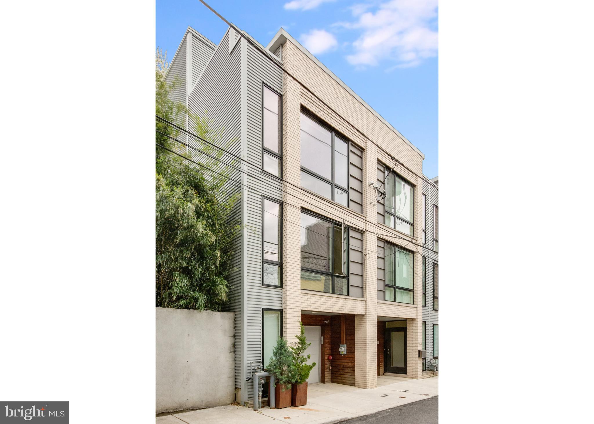 949 North Leithgow Street Philadelphia, PA 19123 - Photo 2 of 44