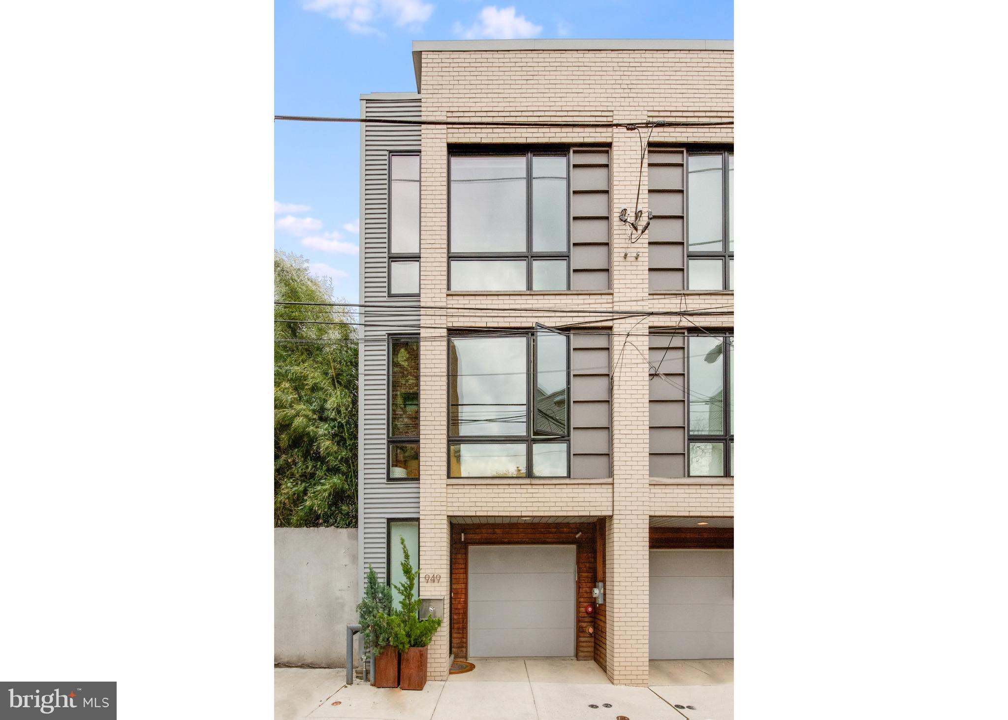 949 North Leithgow Street Philadelphia, PA 19123 - Photo 3 of 44