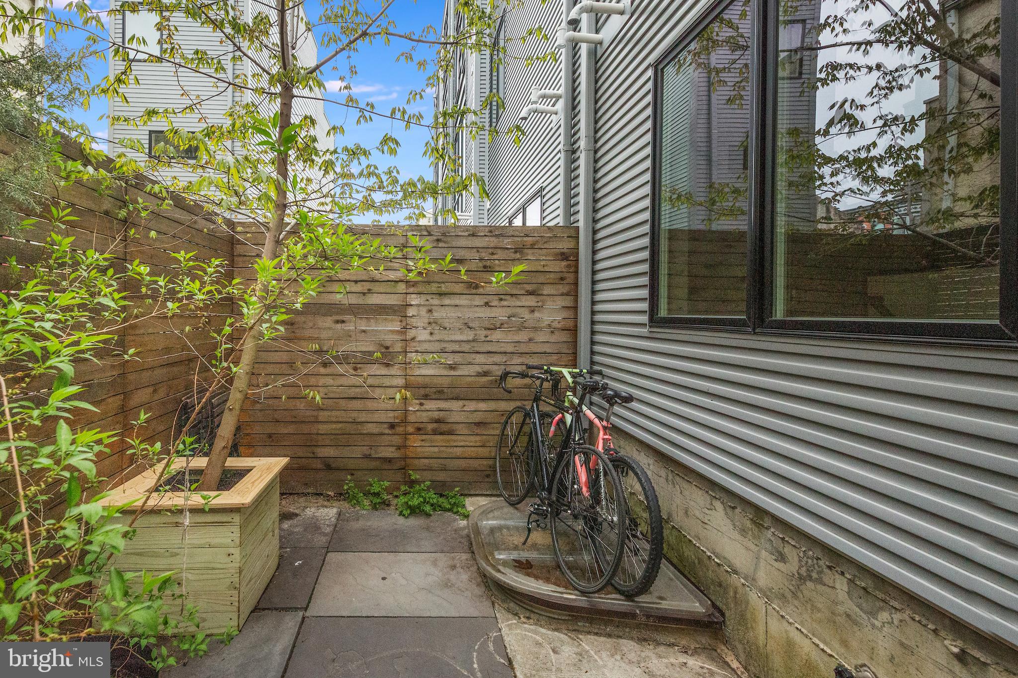 949 North Leithgow Street Philadelphia, PA 19123 - Photo 6 of 44