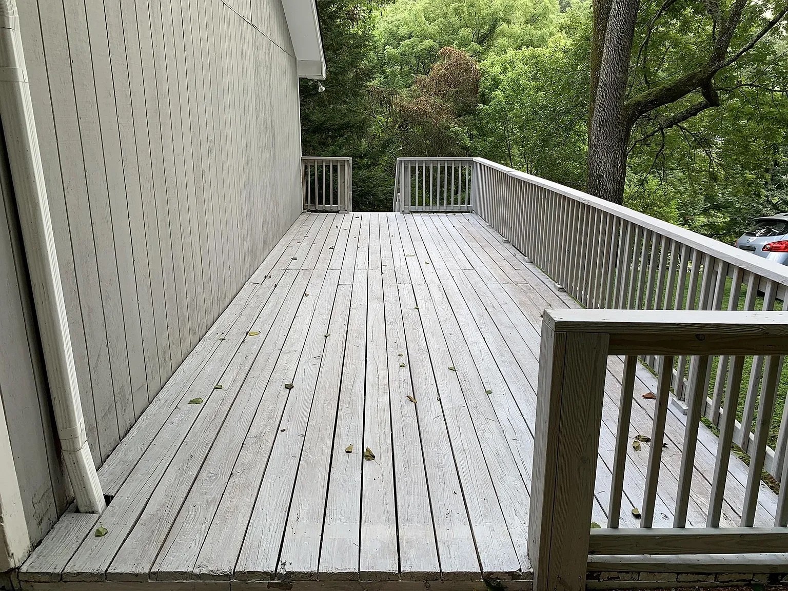 7420 Huntwick Trail Nashville, TN 37221 - Photo 17 of 19 a balcony with wooden floor