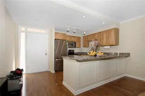 $389,000 | 3915 St Charles Avenue, Unit 511, New Orleans, LA 70115