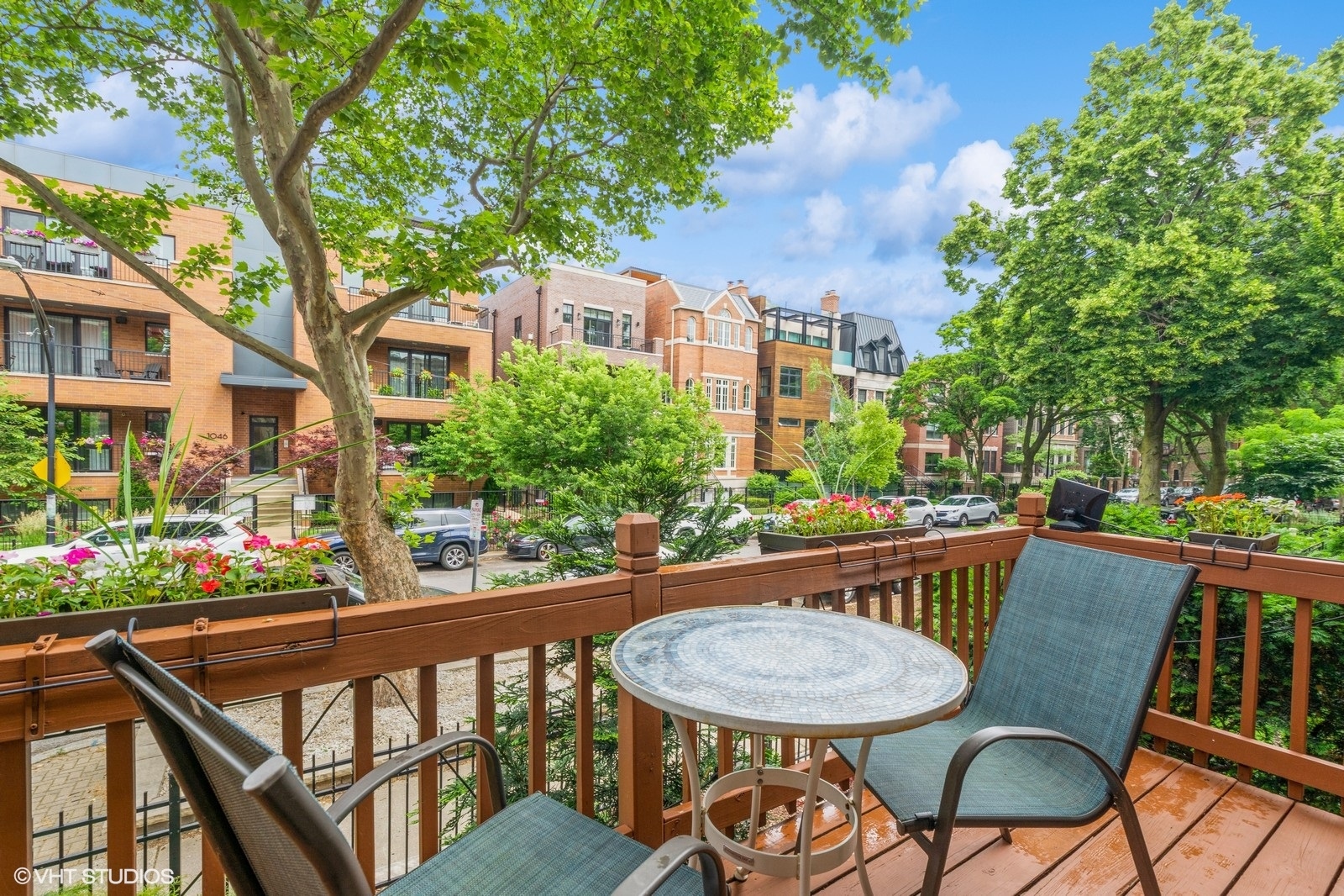 1045 West Altgeld Street, Unit A Chicago, IL 60614 - Photo 17 of 17 a view of a patio with table and chairs and potted plants