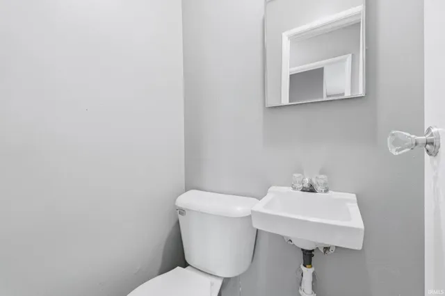 $194,900 | 412 Edgeknoll Lane, Fort Wayne, IN 46816