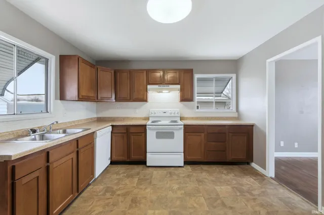 $194,900 | 412 Edgeknoll Lane, Fort Wayne, IN 46816