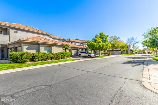 $339,900 | 7401 West Arrowhead Clubhouse Drive, Unit 2079, Glendale, AZ 85308