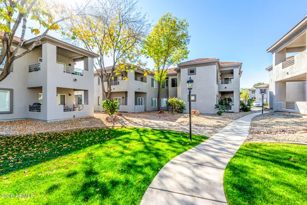 $339,900 | 7401 West Arrowhead Clubhouse Drive, Unit 2079, Glendale, AZ 85308