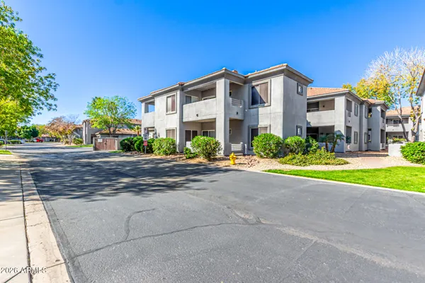 $339,900 | 7401 West Arrowhead Clubhouse Drive, Unit 2079, Glendale, AZ 85308