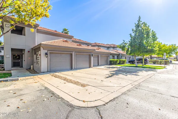 $339,900 | 7401 West Arrowhead Clubhouse Drive, Unit 2079, Glendale, AZ 85308