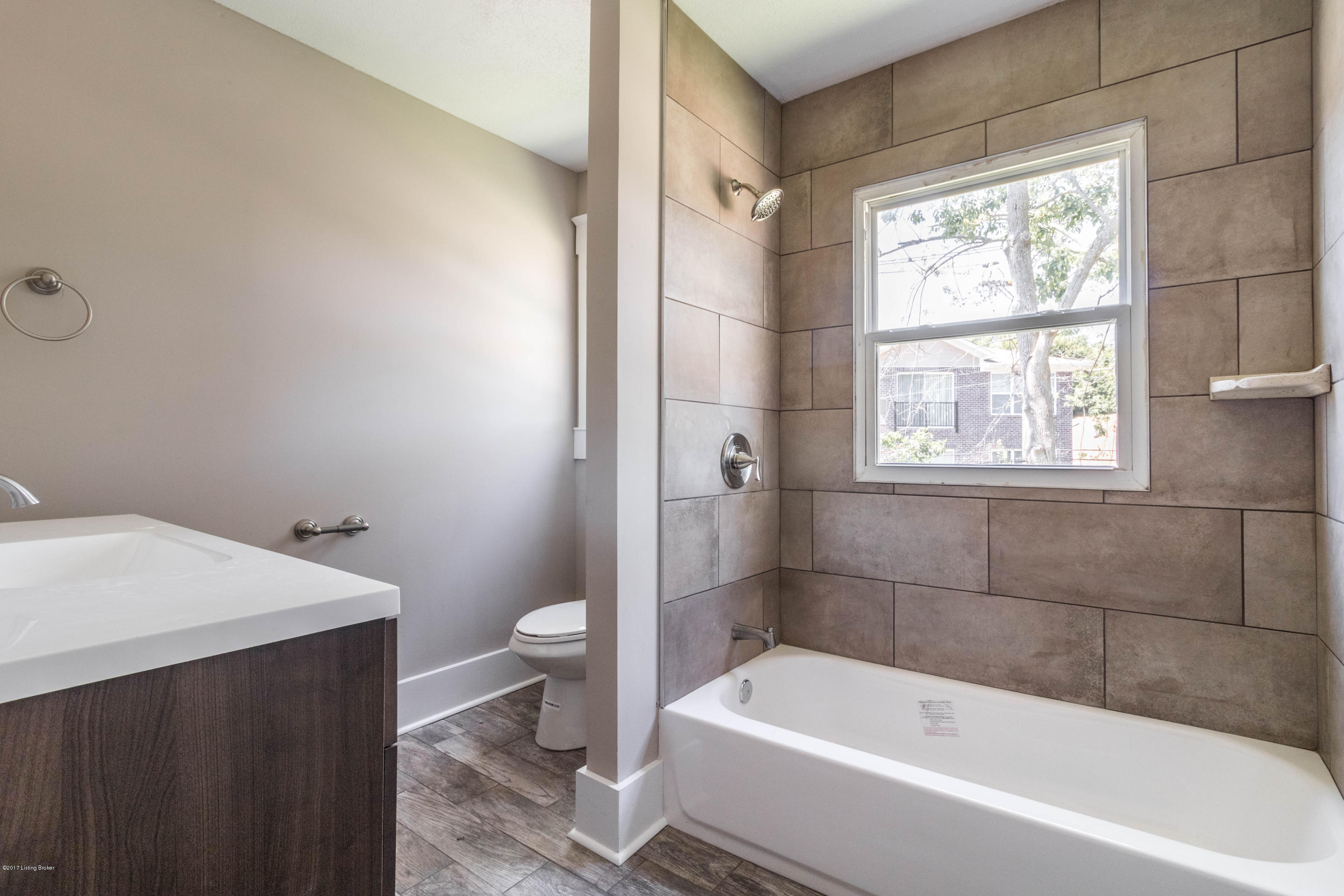 2241 Dundee Road Louisville, KY 40205 - Photo 22 of 26 Guest Full Bath