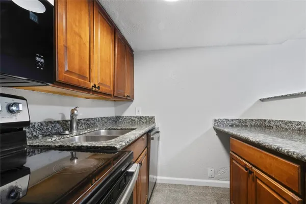 $1,400 | 2507 37th Street, Unit B, Galveston, TX 77550