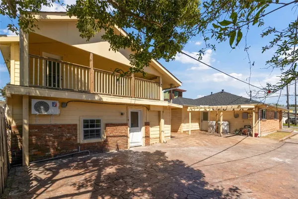 $1,400 | 2507 37th Street, Unit B, Galveston, TX 77550