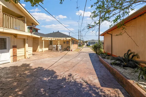 $1,400 | 2507 37th Street, Unit B, Galveston, TX 77550