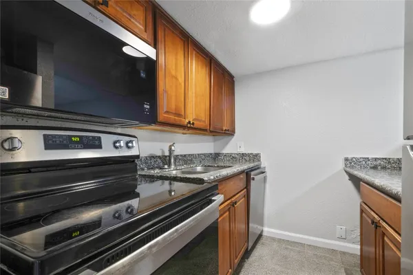 $1,400 | 2507 37th Street, Unit B, Galveston, TX 77550