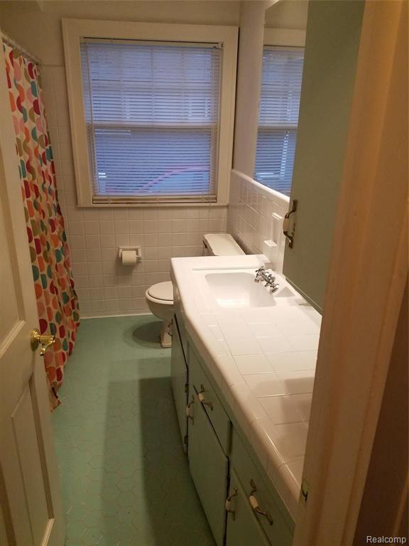 725 Vernier Road Grosse Pointe Woods, MI 48236 - Photo 15 of 25