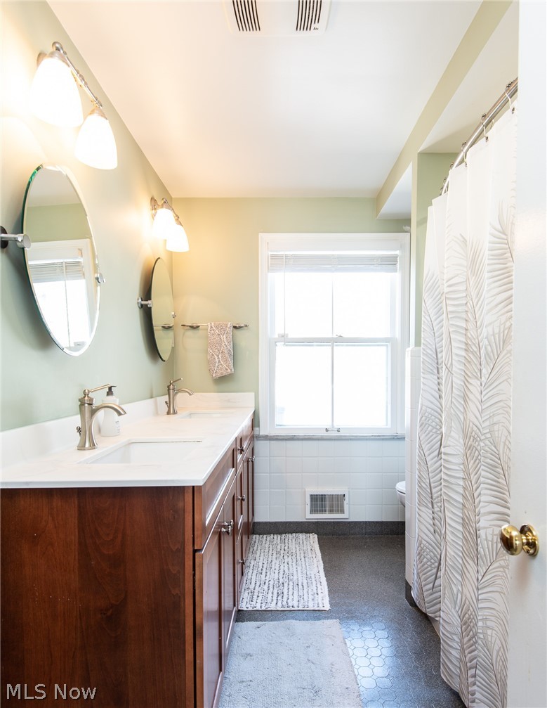 17601 Fernway Road Cleveland, OH 44120 - Photo 15 of 26 Gallery Image 15