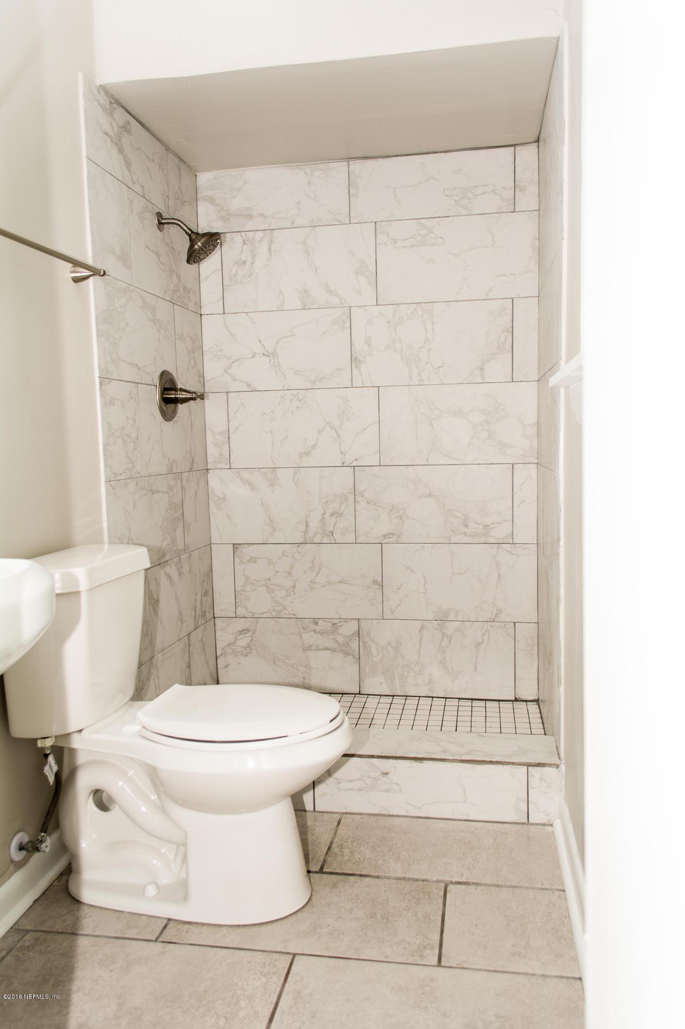 4133 Dayrl Road Jacksonville, FL 32207 - Photo 10 of 21 a bathroom with a toilet and a shower
