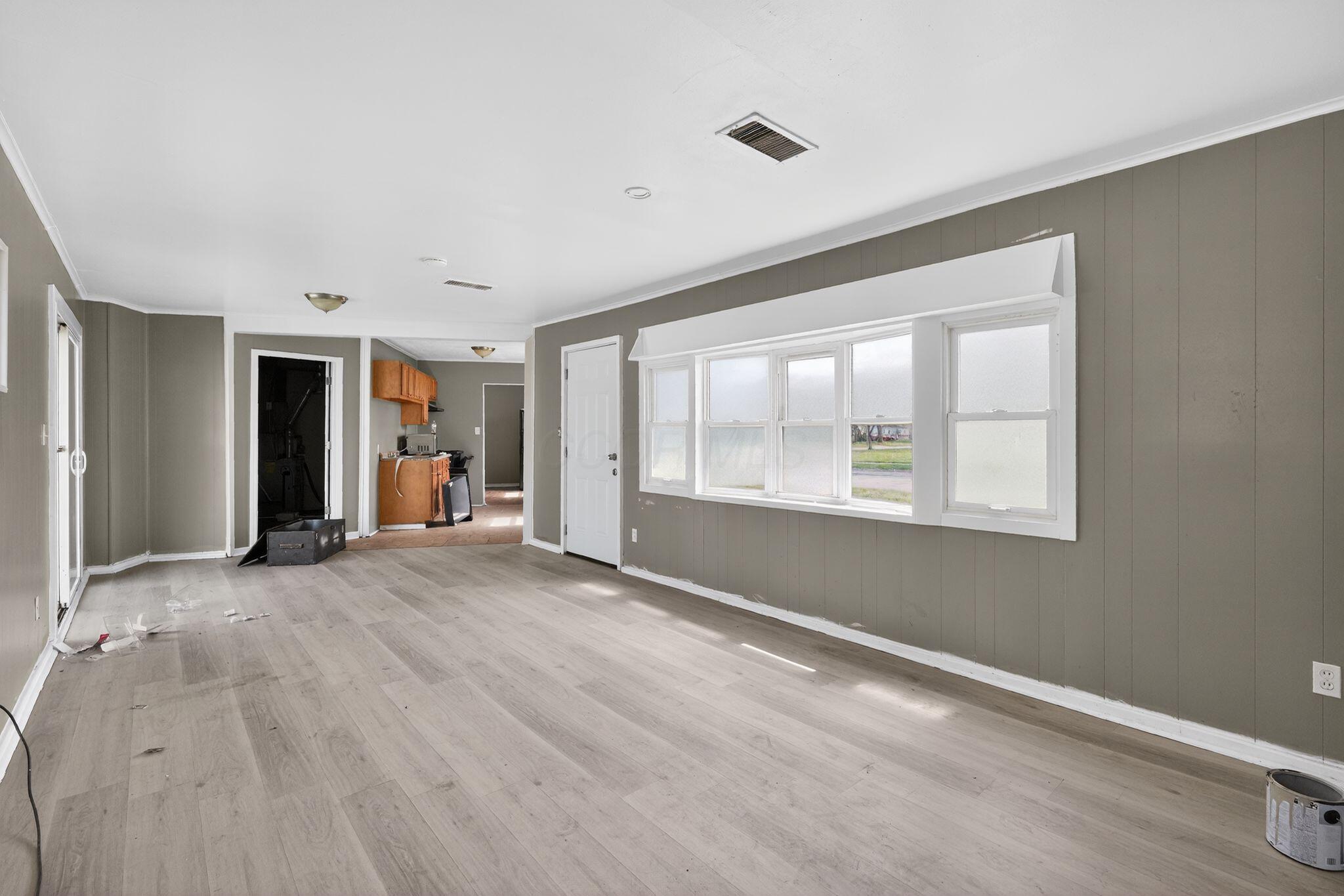 447 South Hampton Road Columbus, OH 43213 - Photo 12 of 31 12_447_S_Hampton_Rd_Columbus_OH_43213-Li