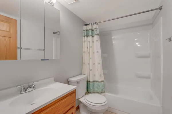 $1,750 | 2505 Spring Street, Unit 3304, Woodridge, IL 60517