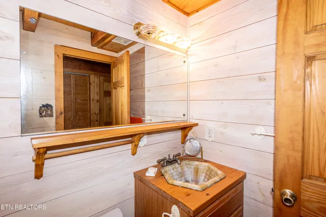 $395,000 | 311 Domar Drive, Townsend, TN 37882