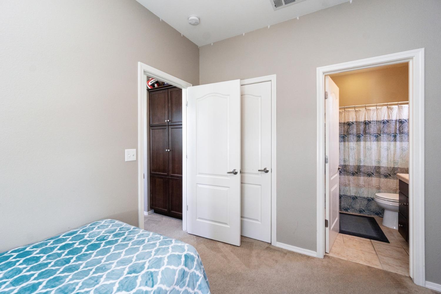 4103 Harlan Ranch Boulevard Clovis, CA 93619 - Photo 18 of 31 a bedroom with a bed and a bathroom