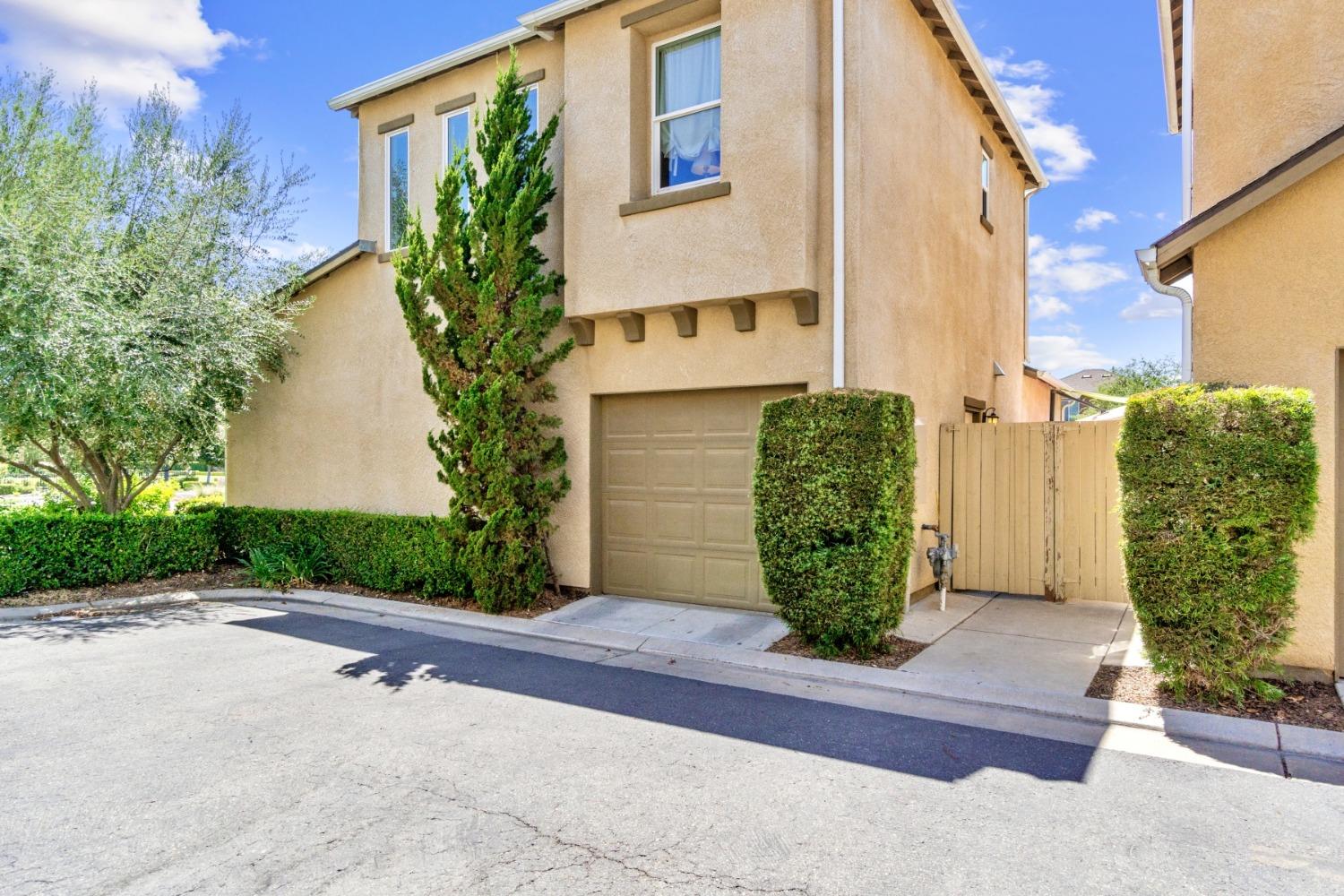 4103 Harlan Ranch Boulevard Clovis, CA 93619 - Photo 25 of 31 a front view of a house with garden