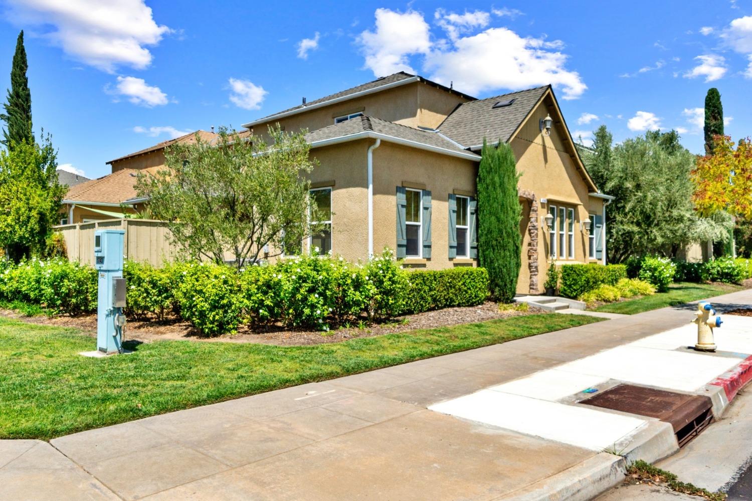 4103 Harlan Ranch Boulevard Clovis, CA 93619 - Photo 3 of 31 a front view of a house with a yard