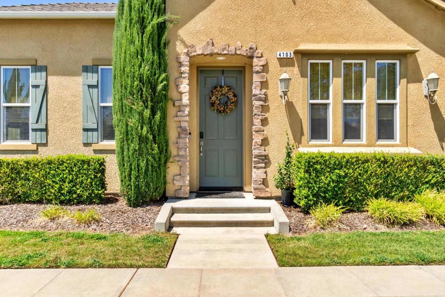 4103 Harlan Ranch Boulevard Clovis, CA 93619 - Photo 4 of 31 front view of a house