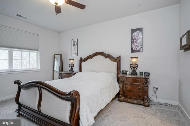 a en suite bathroom with a double vanity sink and a mirror