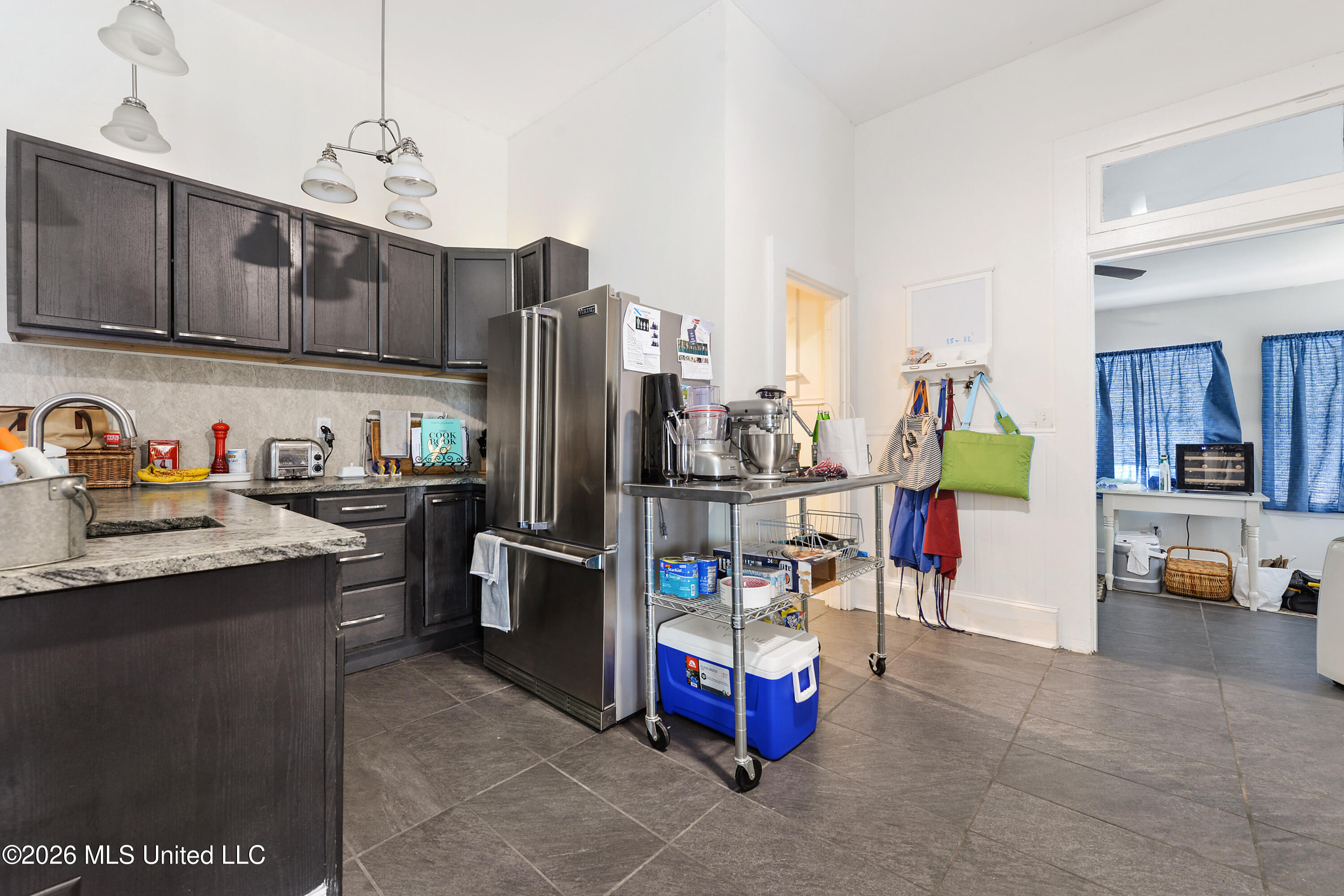 620 Howard Avenue Biloxi, MS 39530 - Photo 11 of 37 011