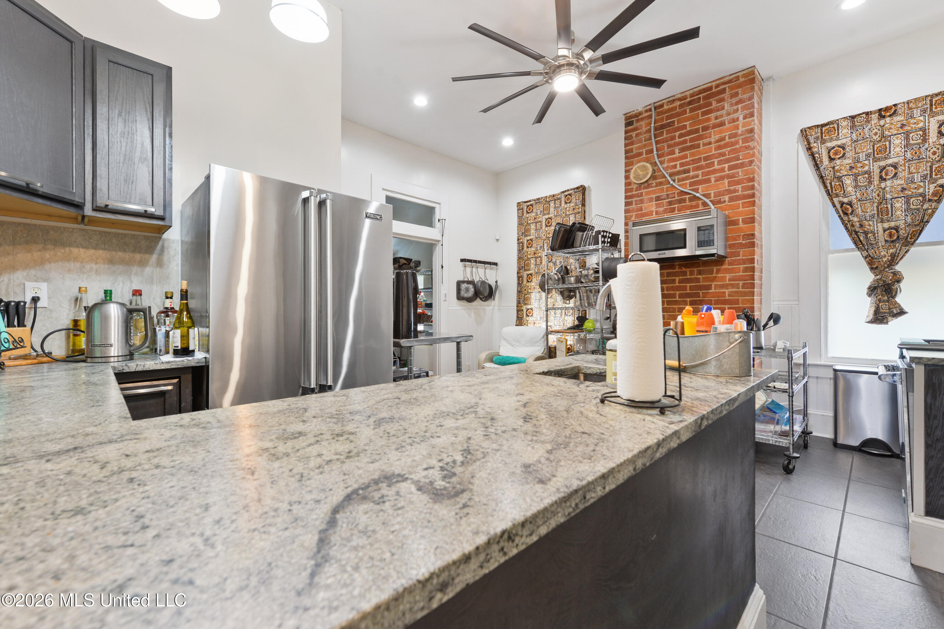 620 Howard Avenue Biloxi, MS 39530 - Photo 12 of 37 012