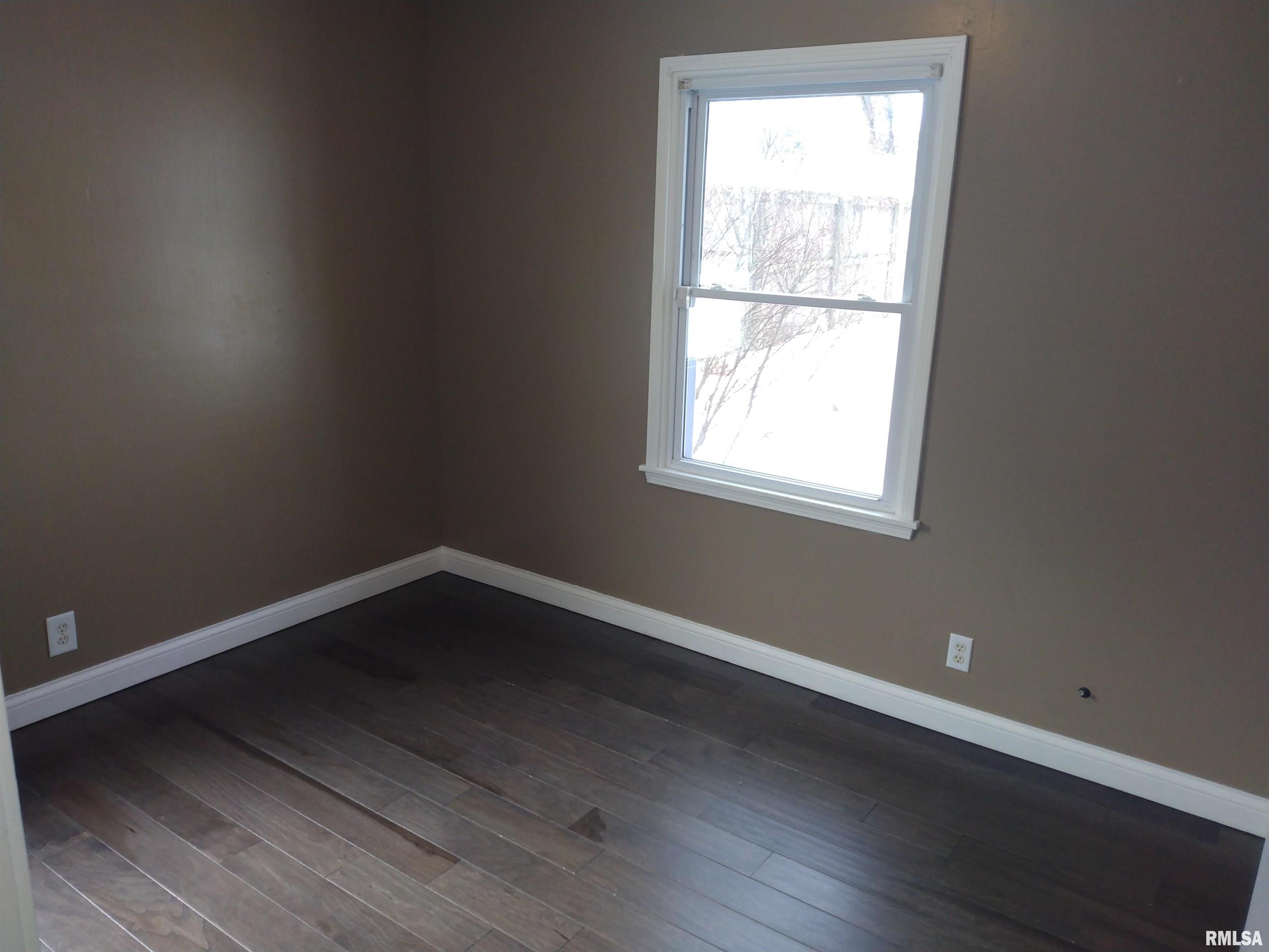 340 West Barrington Road Peoria, IL 61614 - Photo 8 of 18 Gallery Image 8