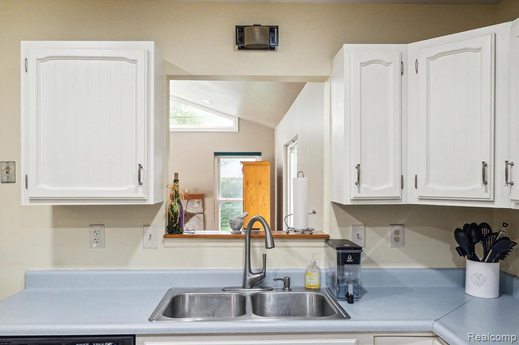 2951 Dearborn Avenue Rochester Hills, MI 48309 - Photo 11 of 33