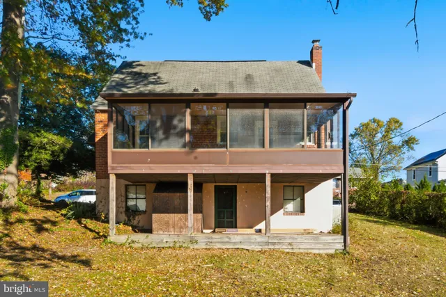 $300,000 | 121 1st Avenue, Halethorpe, MD 21227