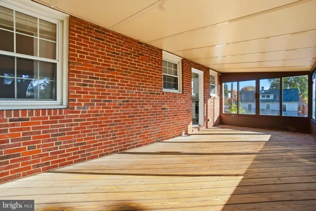 $300,000 | 121 1st Avenue, Halethorpe, MD 21227