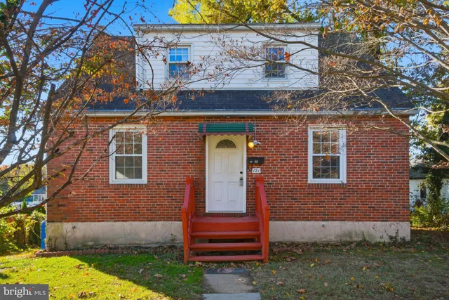 $300,000 | 121 1st Avenue, Halethorpe, MD 21227