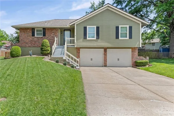 $325,000 | 243 Southeast Brownfield Court, Lee's Summit, MO 64063