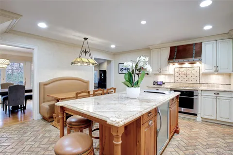 $2,749,000 | 330 Chestnut Drive, East Hills, NY 11576