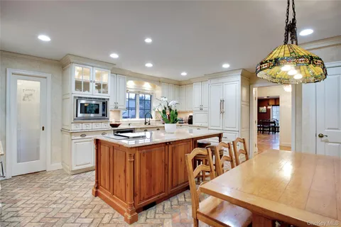 $2,749,000 | 330 Chestnut Drive, East Hills, NY 11576