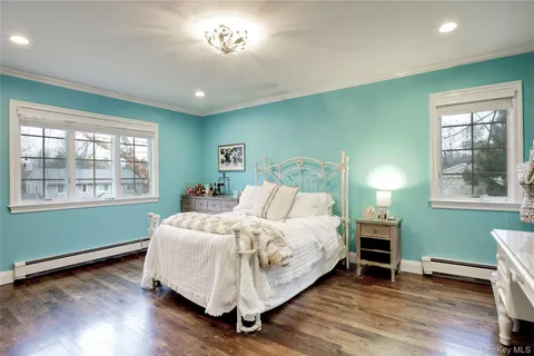 $2,749,000 | 330 Chestnut Drive, East Hills, NY 11576