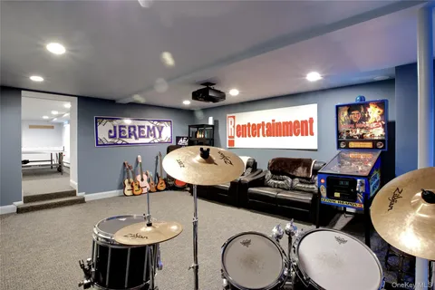 $2,749,000 | 330 Chestnut Drive, East Hills, NY 11576