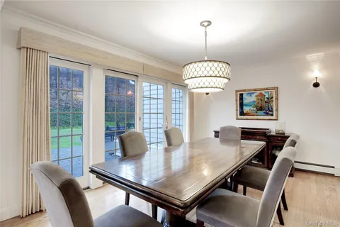 $2,749,000 | 330 Chestnut Drive, East Hills, NY 11576