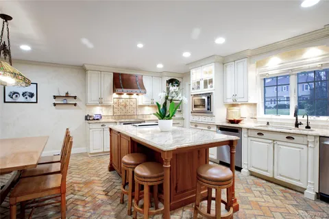 $2,749,000 | 330 Chestnut Drive, East Hills, NY 11576