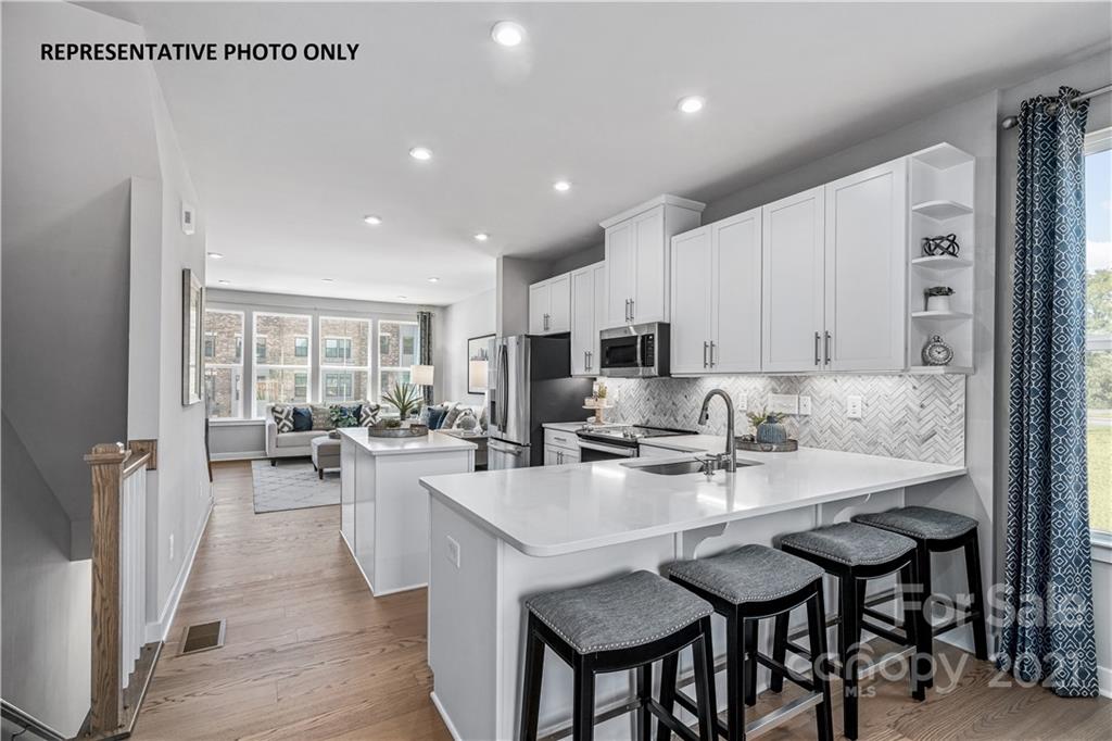 528 Billingsley Road, Unit 1010D Charlotte, NC 28211 - Photo 4 of 19 Gallery Image 4