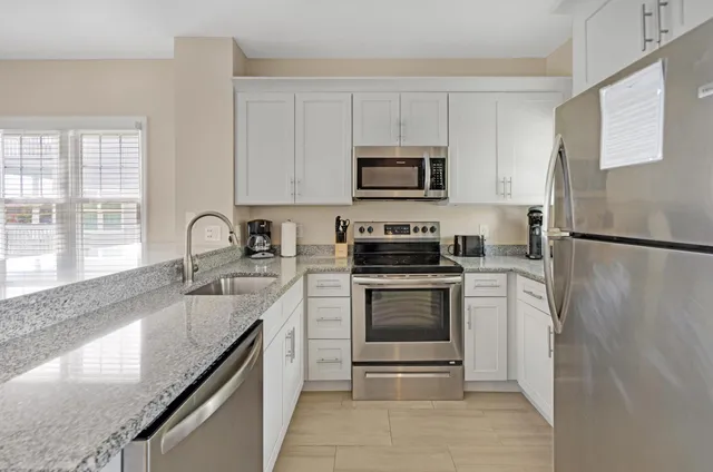 $699,900 | 7051 Harbor Village Drive, Duck Key, FL 33050