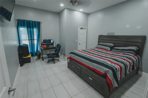 a view of an entryway with furniture