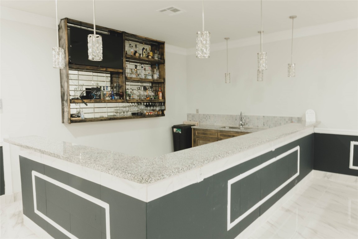 918 Fresa Road Pasadena, TX 77502 - Photo 32 of 47 Front view of Venue Bar.