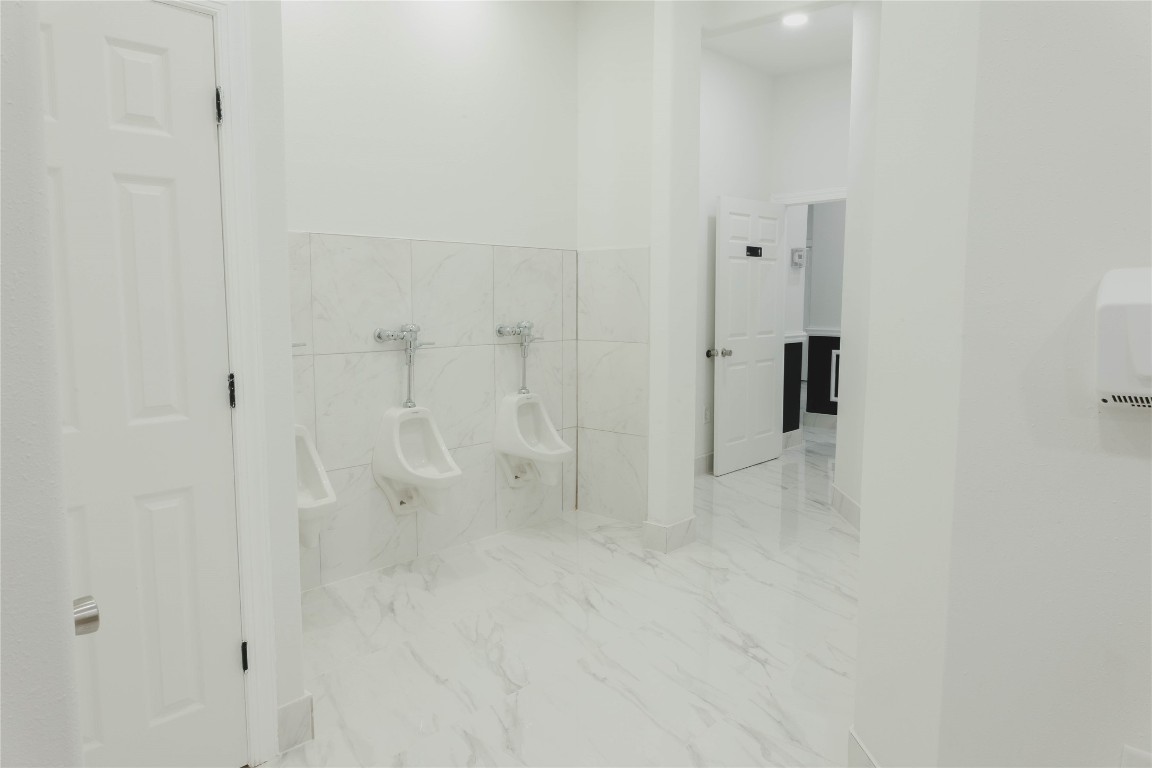 918 Fresa Road Pasadena, TX 77502 - Photo 36 of 47 MENS Restrooms