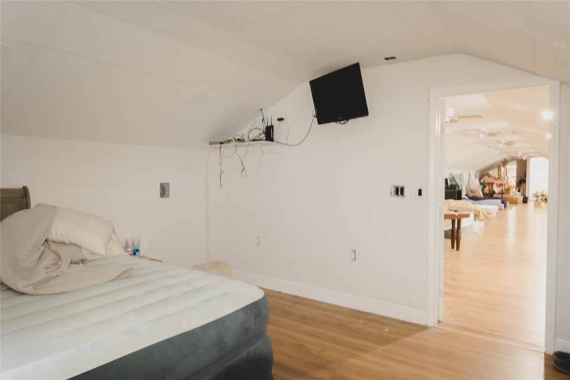 918 Fresa Road Pasadena, TX 77502 - Photo 40 of 47 Venue Second Floor Bedroom with Full Bathroom