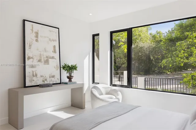 $1,985,000 | 94 Southwest 28th Road, Unit 3, Miami, FL 33129